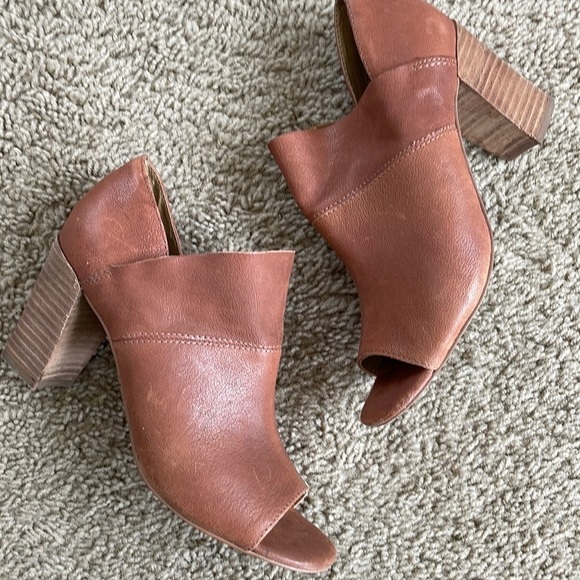 Adam Tucker Shoes - Adam Tucker leather shoes. Size 6.5